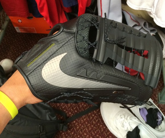 Nike Hyperfuse Baseball Glove-1 