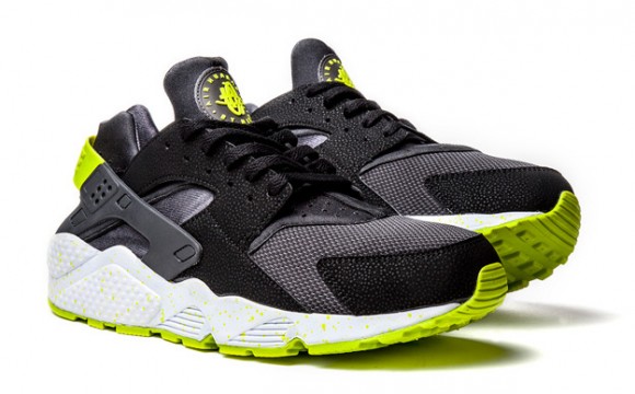 toast Remains shipbuilding Nike Air Huarache Black/Venom Green: New Images - WearTesters
