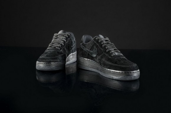 nike air force 1 all black suede