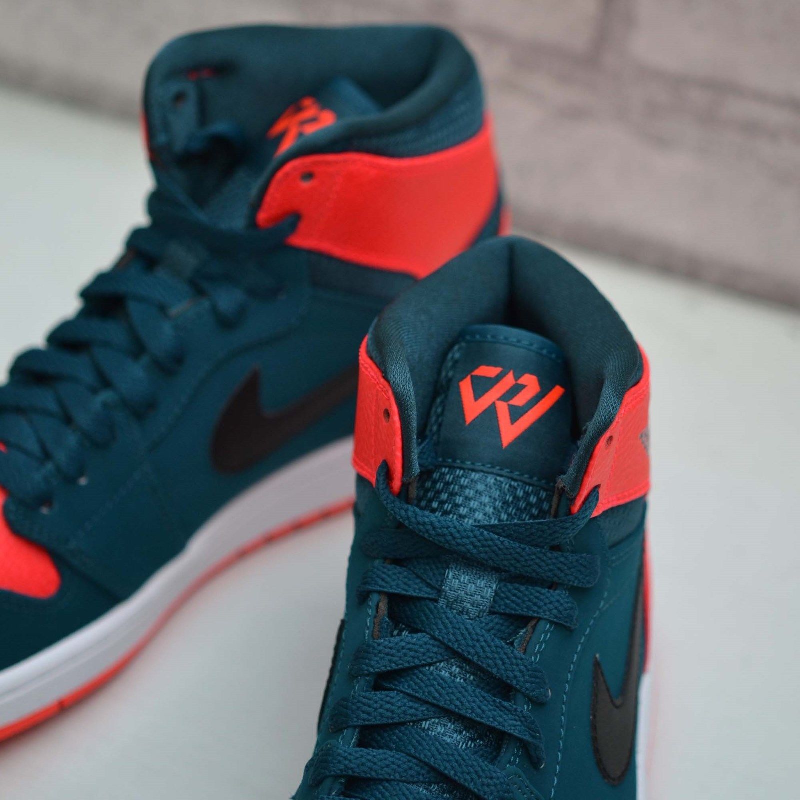 russell westbrook shoes logo