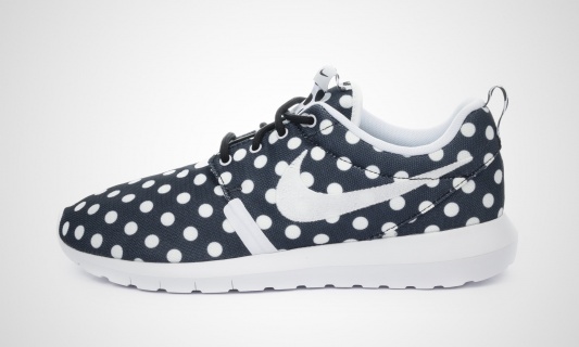 nike shoes with dots