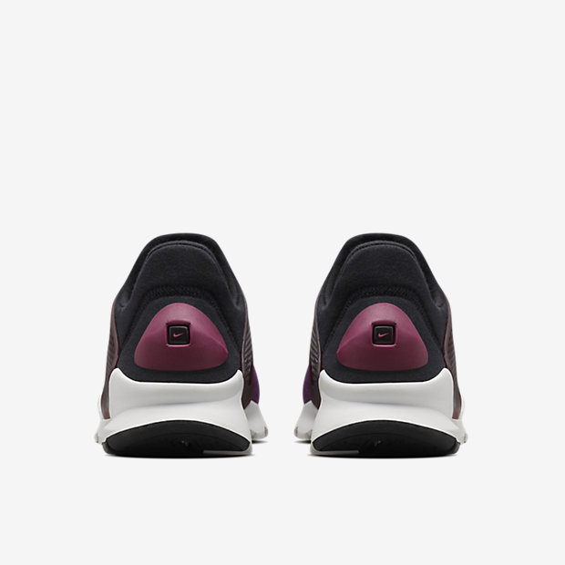 Tech Fleece Makes its Way onto this Nike Sock Dart in 'Mulberry ...