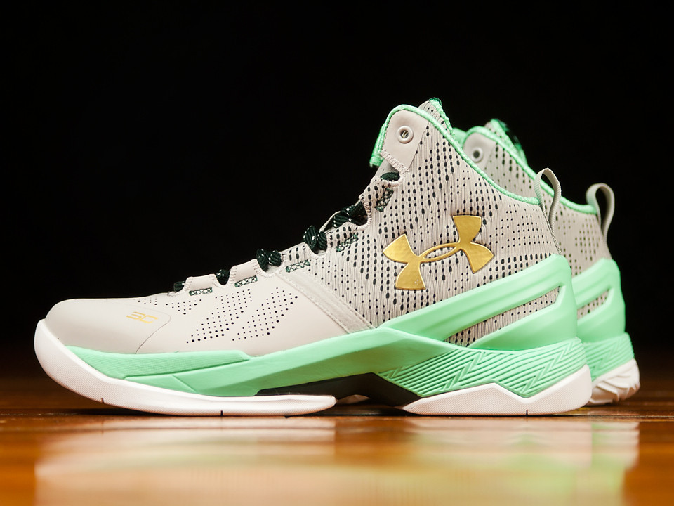 Get a Detailed Look at the Under Armour Curry 2 'Easter' 2