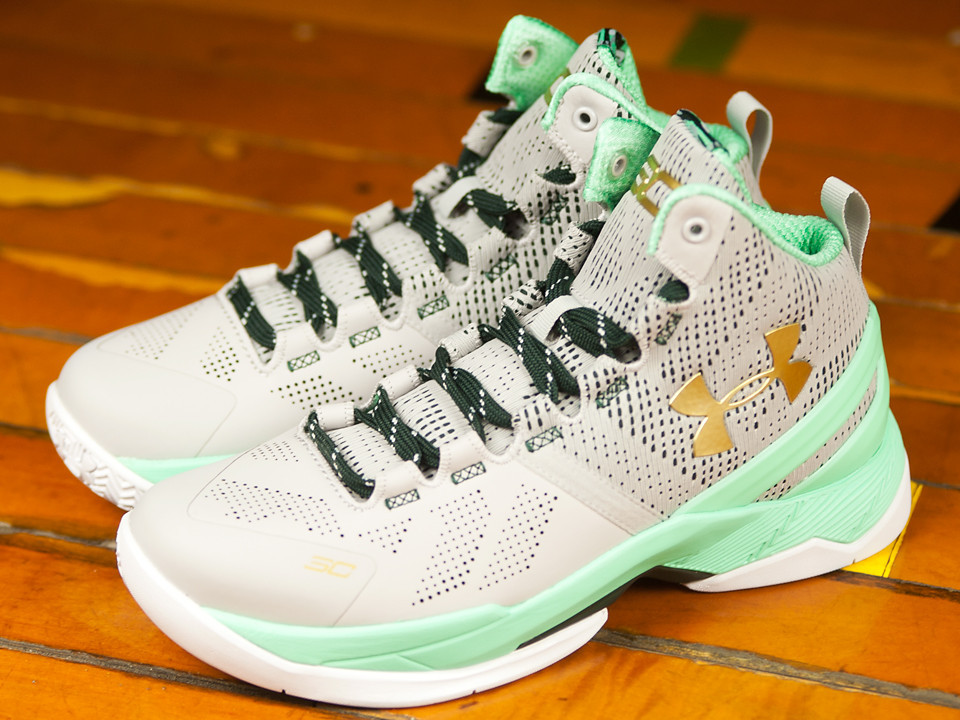 Get a Detailed Look at the Under Armour Curry 2 'Easter' 4