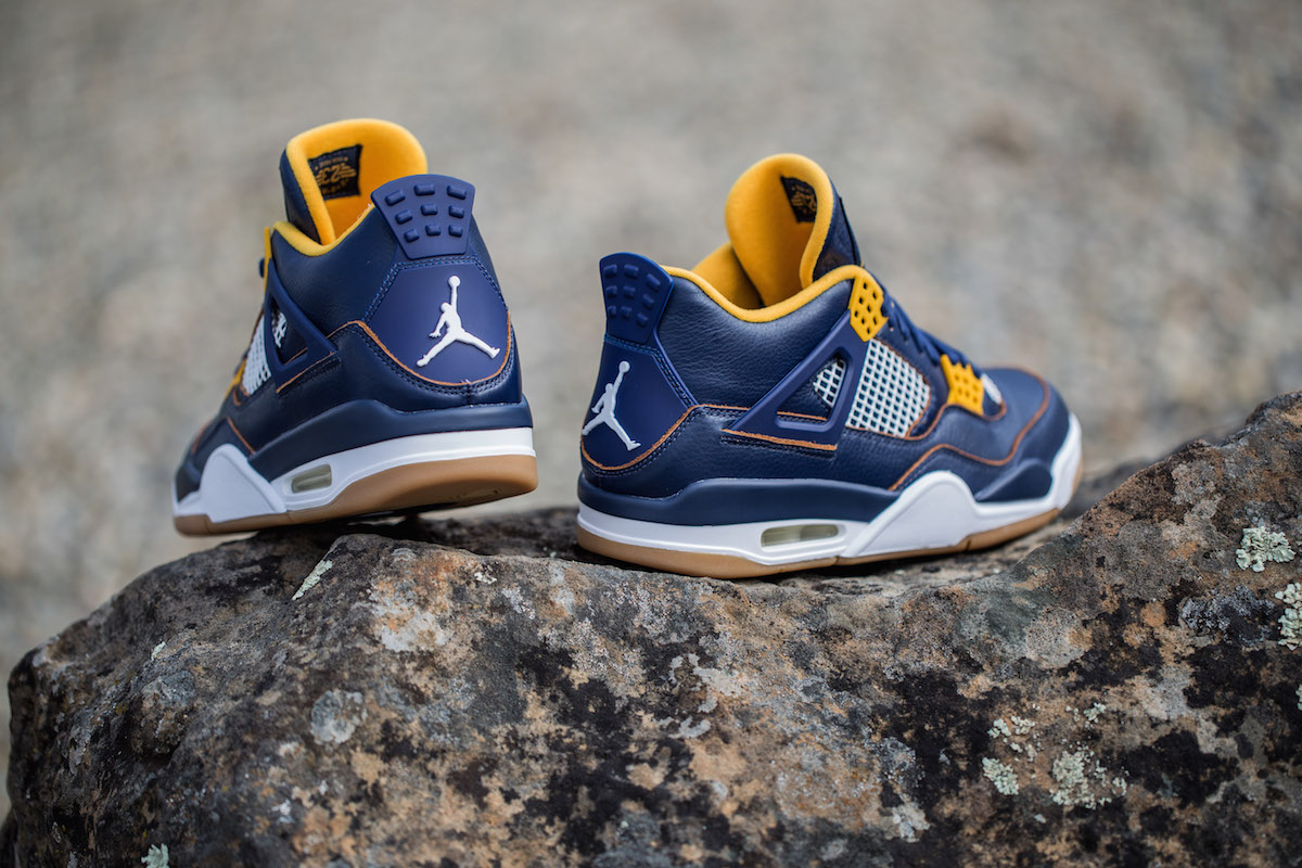 aj4 dunk from above