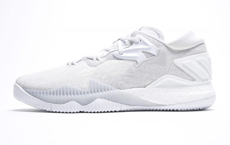 ajedrez Odiseo En riesgo Get up Close and Personal with the Triple White adidas CrazyLight Boost 2016  - WearTesters