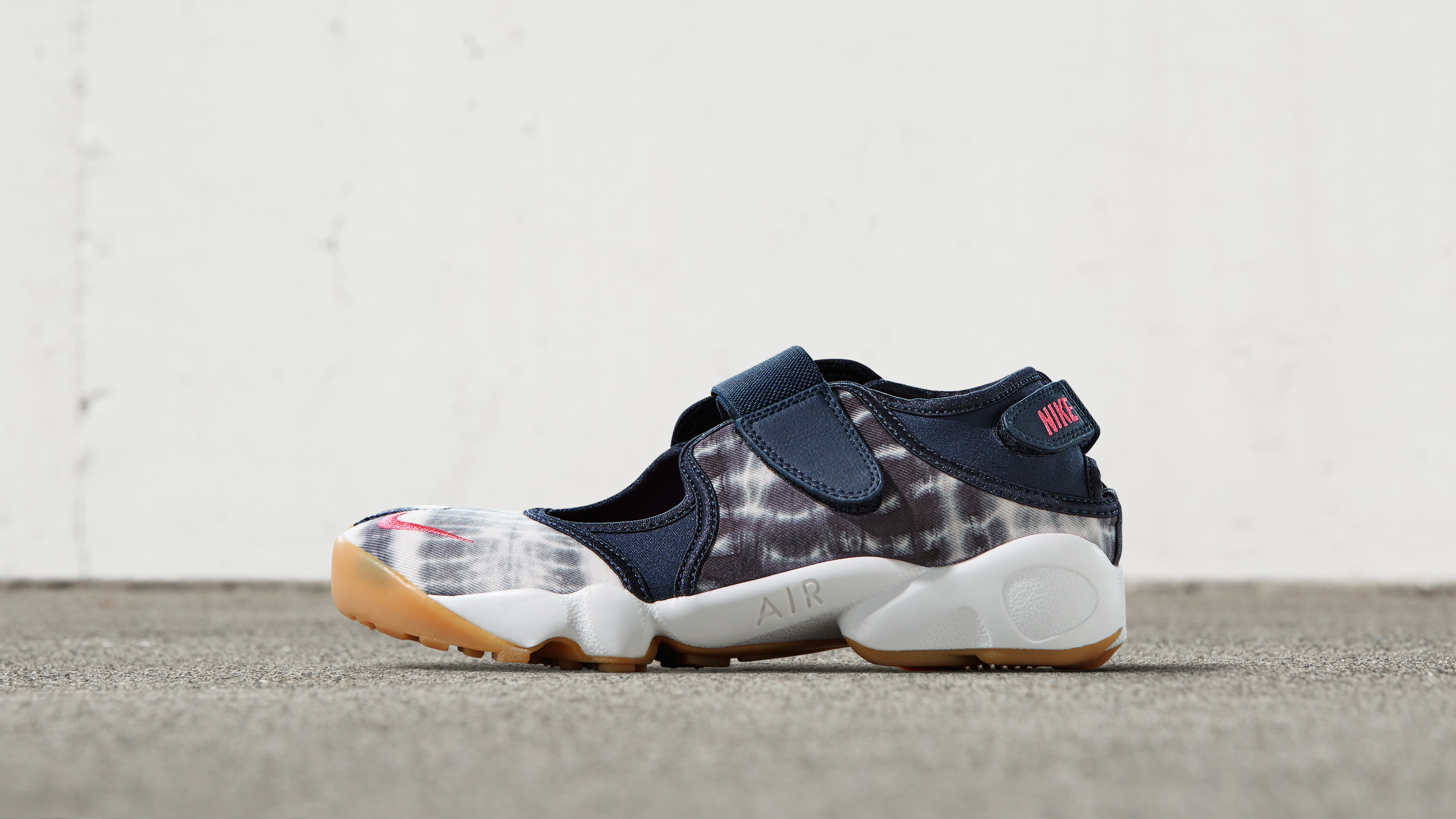 The WMNS Nike Air Rift Premium Lands in Two Colorways - WearTesters