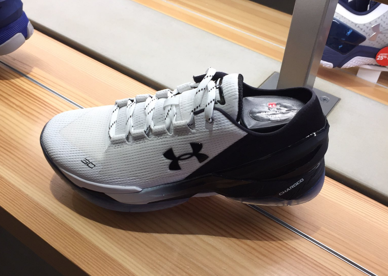 constant strottenhoofd Vlieger Three New Colorways Appear on the Under Armour Curry 2 Low - WearTesters