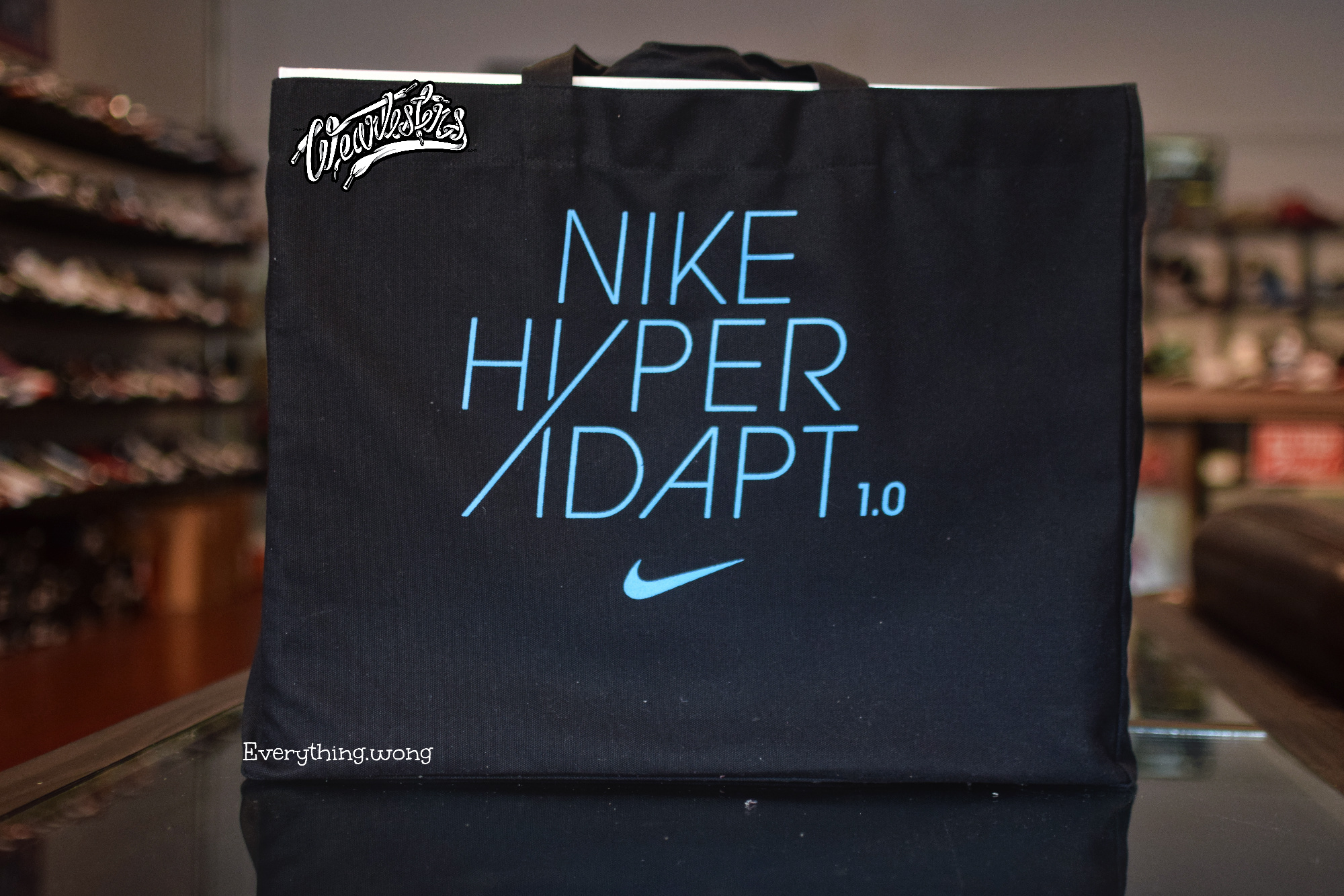Kerstmis Taalkunde Klik A Detailed Look at the Nike HyperAdapt 1.0 'Black-White/Blue Lagoon' -  WearTesters