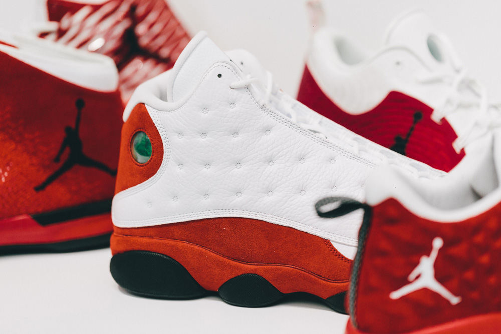 Tøj Parcel Addition Jordan Brand Draws Inspiration from the Air Jordan 13 for Christmas Day PE  Collection - WearTesters