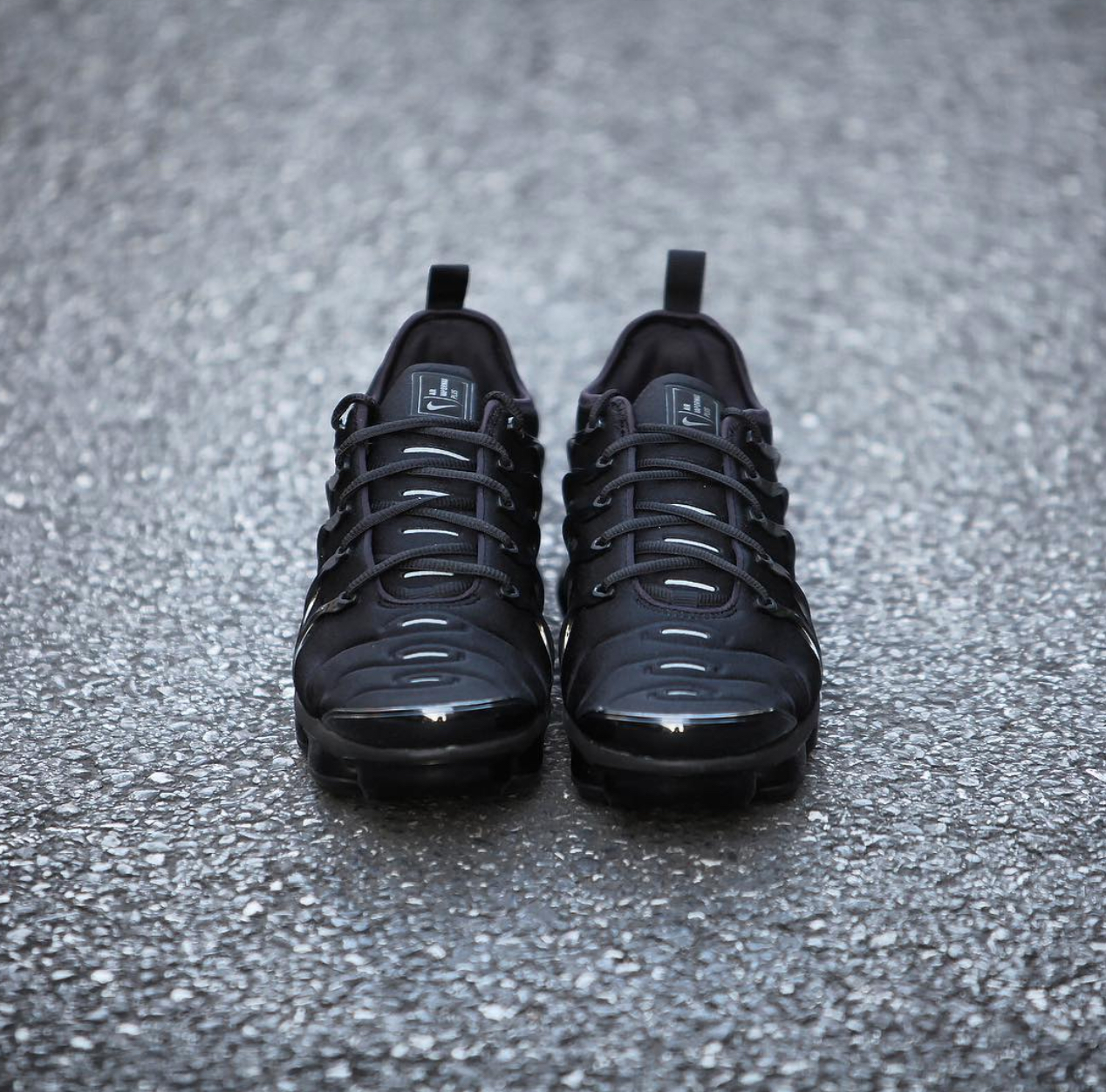 Nike Shoes Mens Air Vapormax Plus Black Volt Pistachio Frost