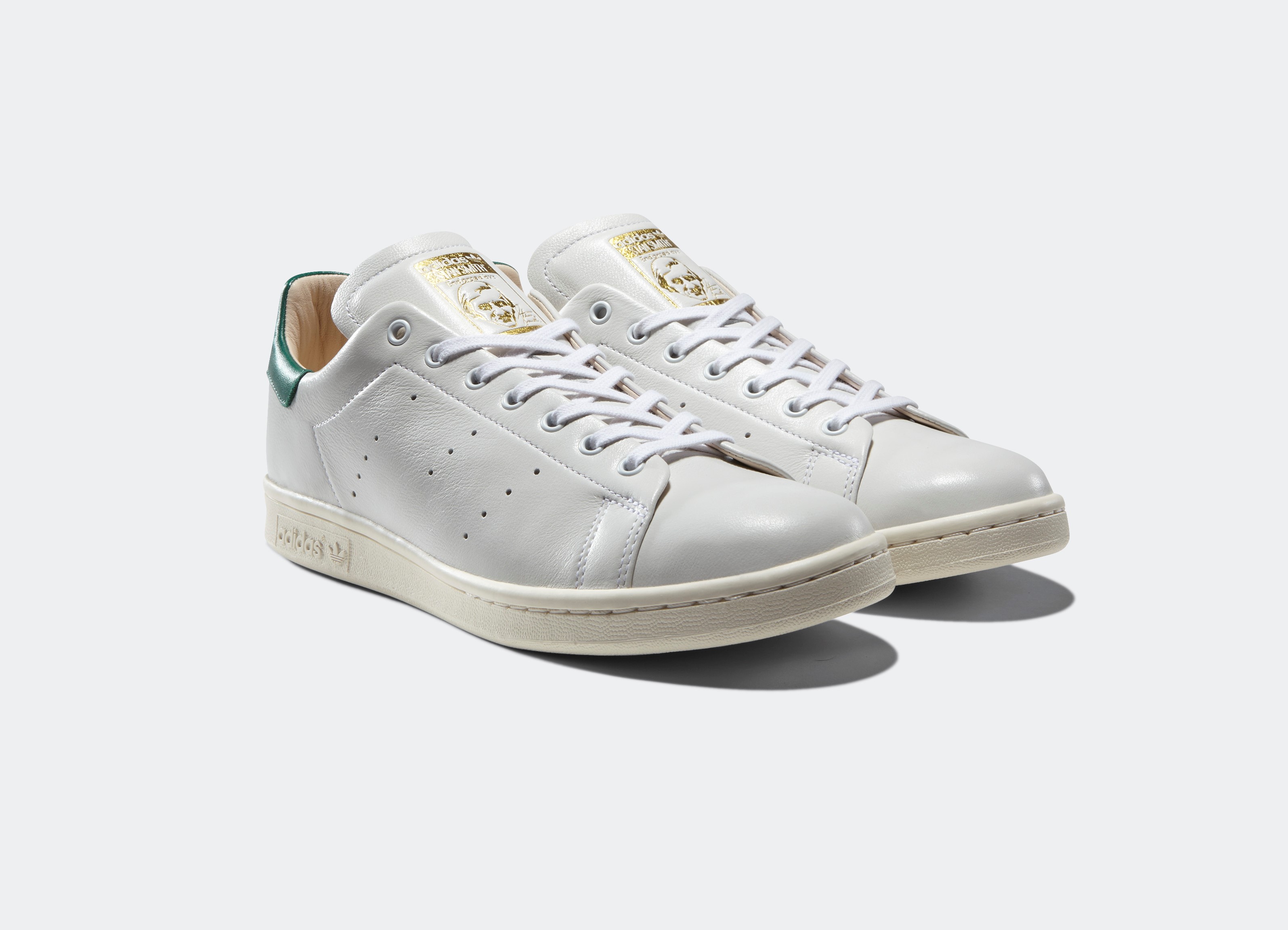 stan smith gold lettering