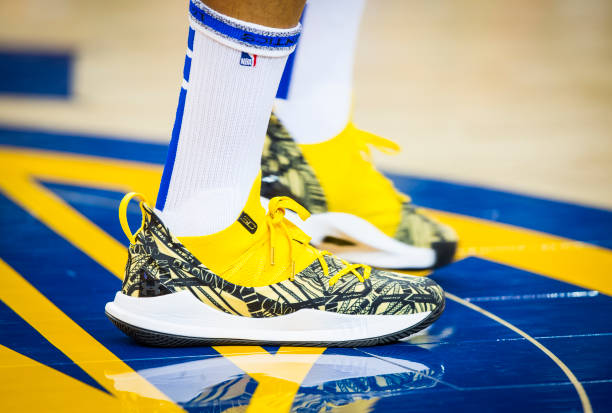curry-5-balck-and-yellow